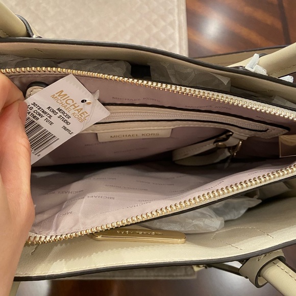 SOLD OUT””” Michael kors shoulder bag - Picture 6 of 6